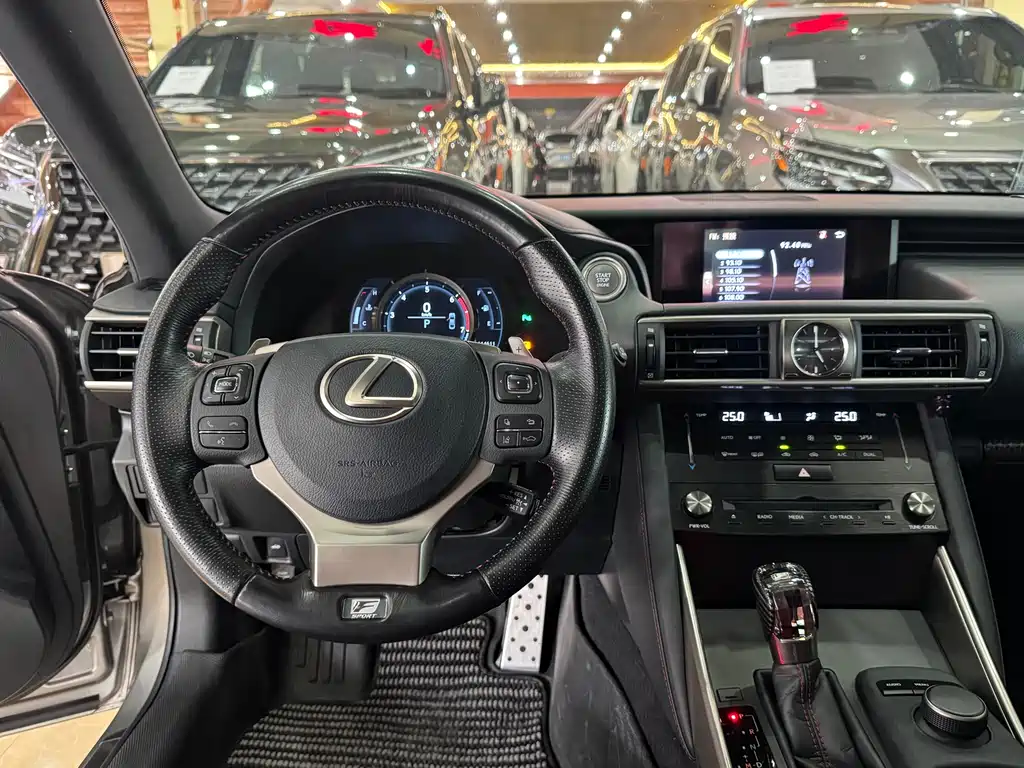 Lexus IS 2017 300 F SPORT