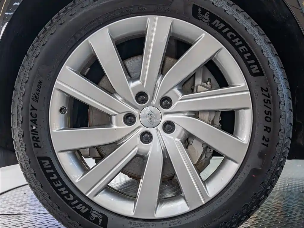 Range Rover 2025 3.0 L6 400PS Vogue LWB