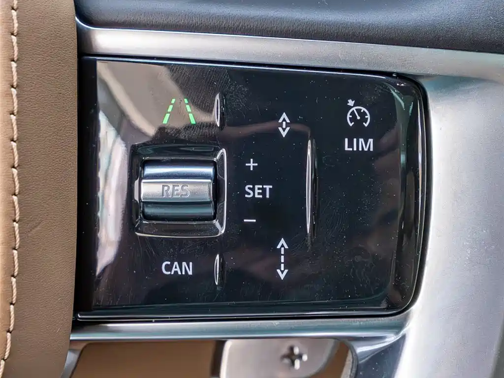 Range Rover 2025 3.0 L6 400PS Vogue LWB