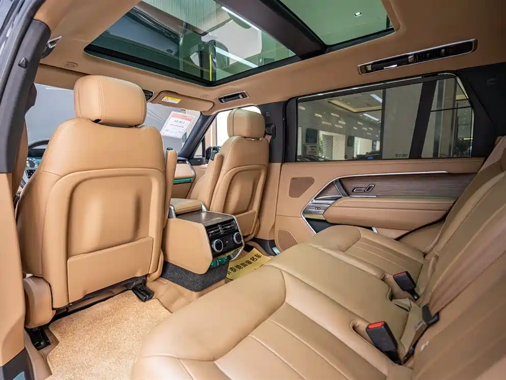 Range Rover 2025 3.0 L6 400PS Vogue LWB