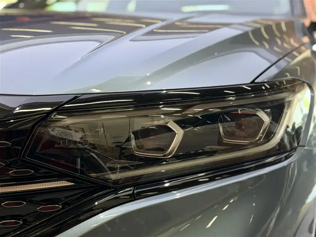 Volkswagen Passat 2022 330TSI Starlight Premium Edition