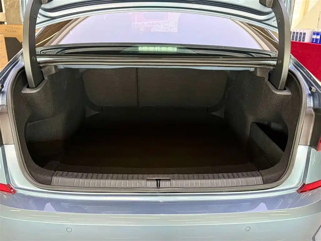 Volkswagen Passat 2022 330TSI Starlight Premium Edition