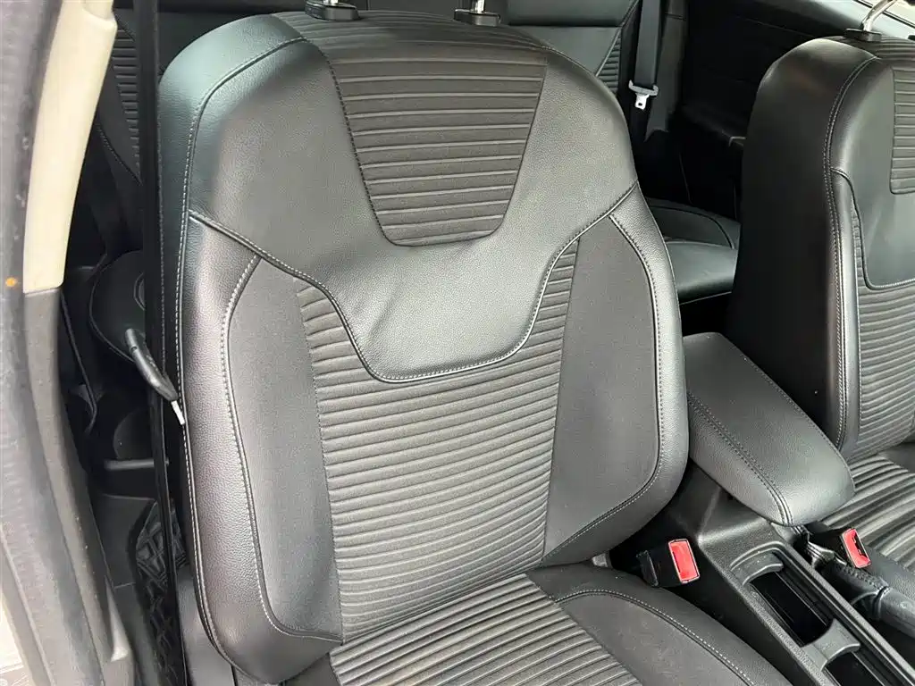 Ford Focus 2015 Hatchback EcoBoost 180 Automatic Elite