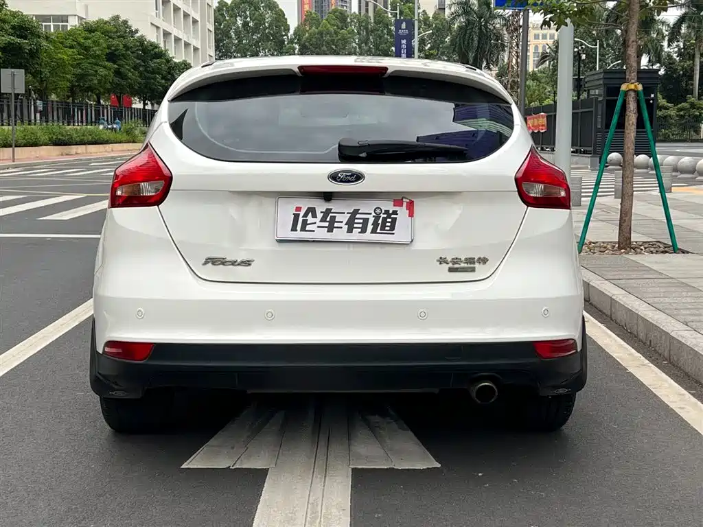 Ford Focus 2015 Hatchback EcoBoost 180 Automatic Elite