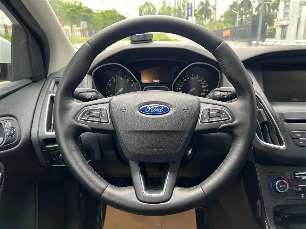 Ford Focus 2015 Hatchback EcoBoost 180 Automatic Elite