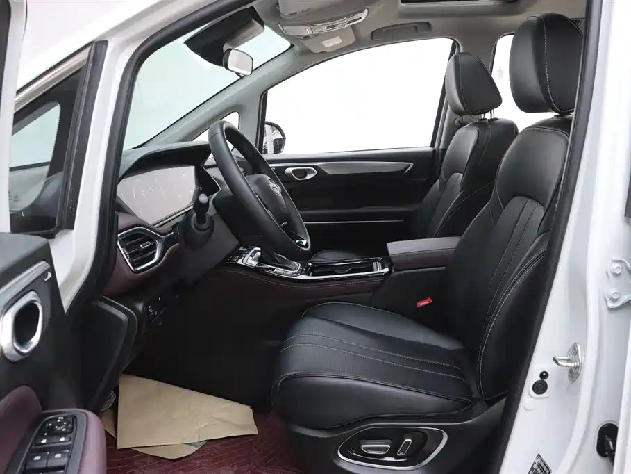 GAC Trumpchi M6 2023 PRO 270T DCT Luxury Edition