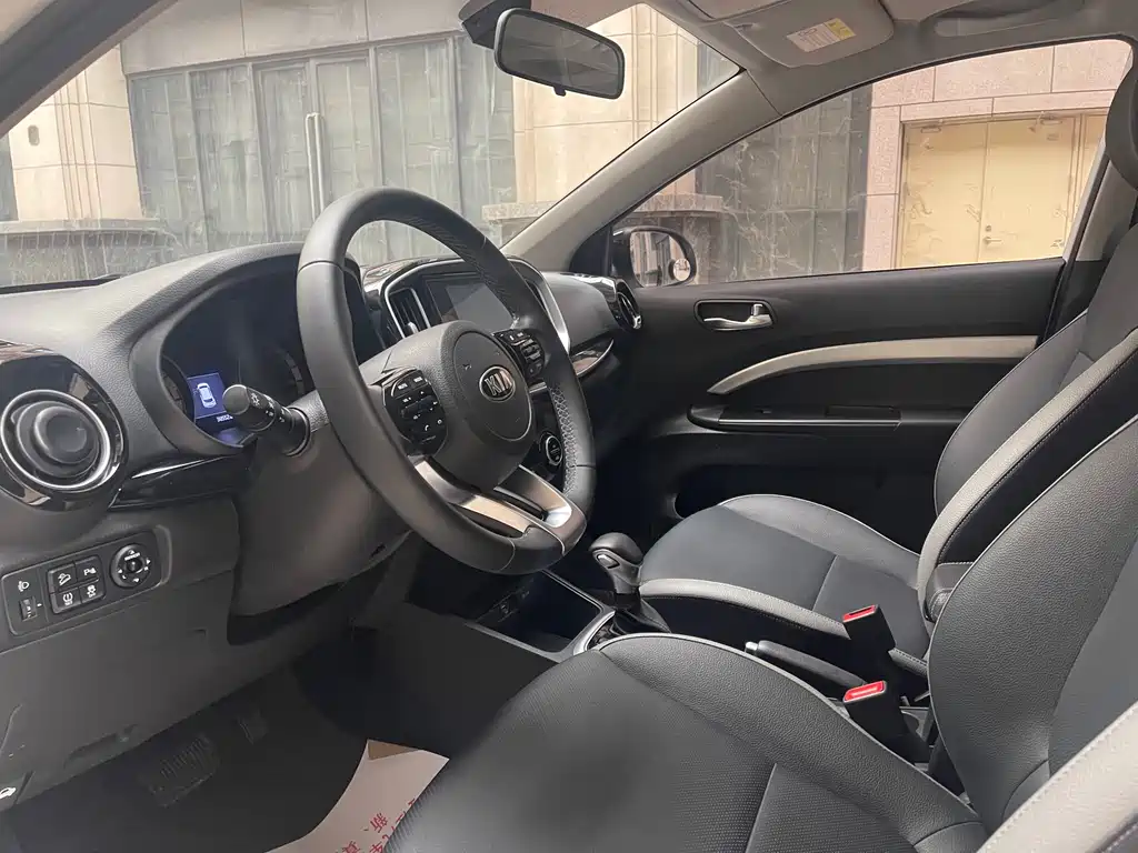 Kia Stonic 2021 1.4L CVT Sunroof