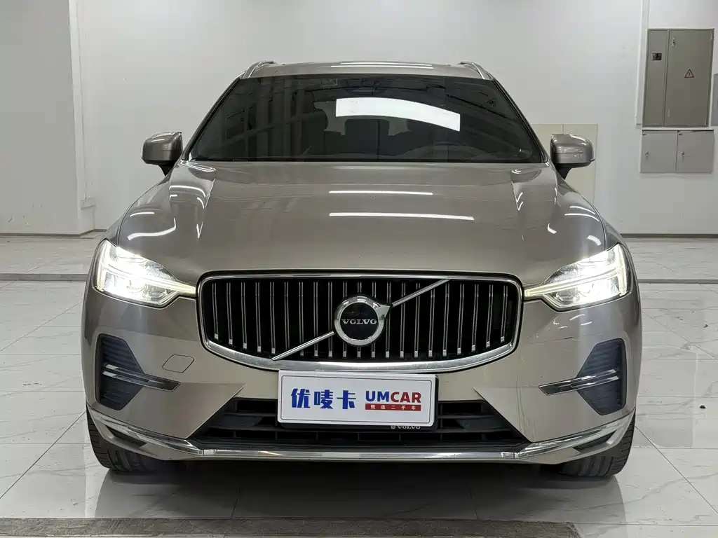 Volvo XC60 2023 B5 AWD Momentum