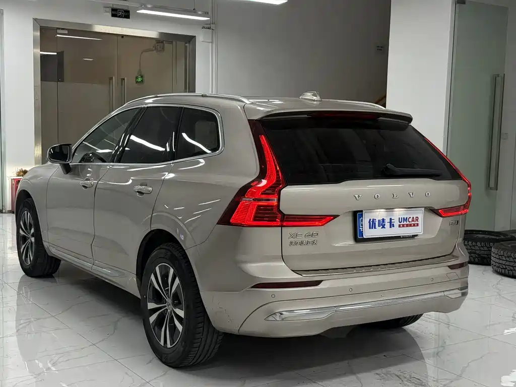 Volvo XC60 2023 B5 AWD Momentum