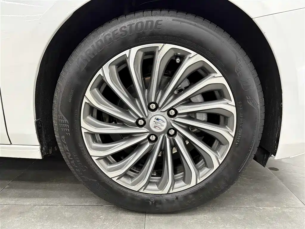 Buick LaCrosse 2023 28T Yuezun Edition