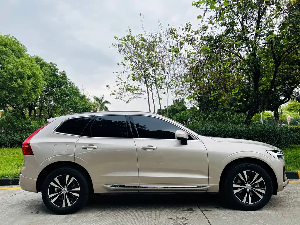 Volvo XC60 2025 B5 AWD Intelligent Comfort Luxury Edition