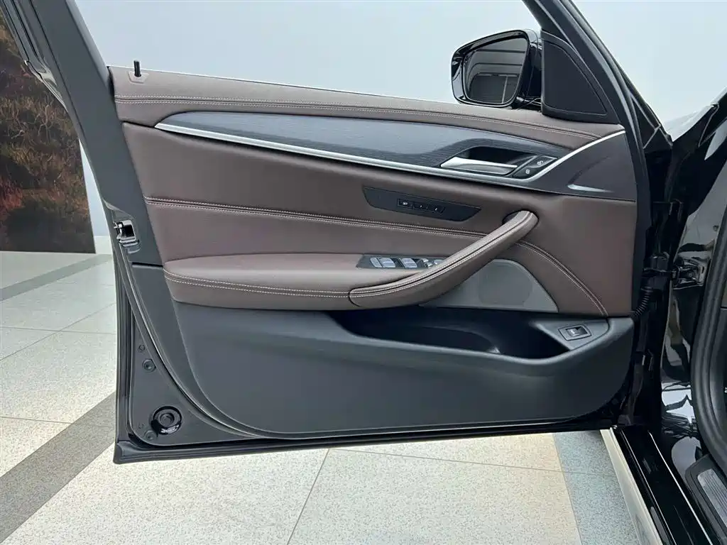 BMW 5 Series 2023 530Li Leading Edition M Sport Package