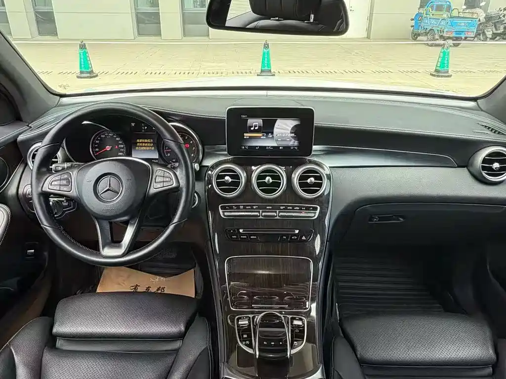 Mercedes-Benz GLC 2017 GLC 260 4MATIC Luxury