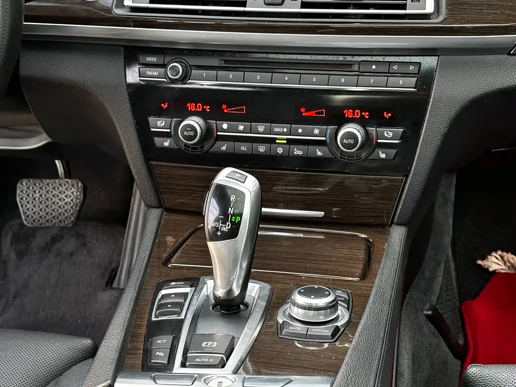 BMW 7 Series 2009 740Li Luxury