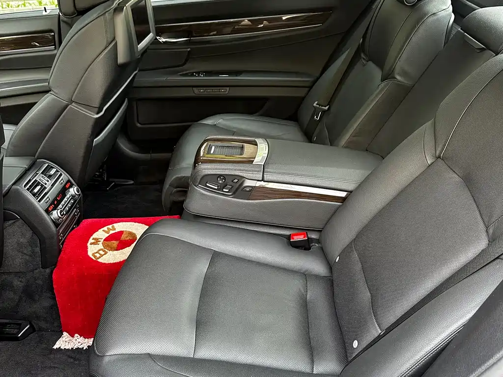 BMW 7 Series 2009 740Li Luxury