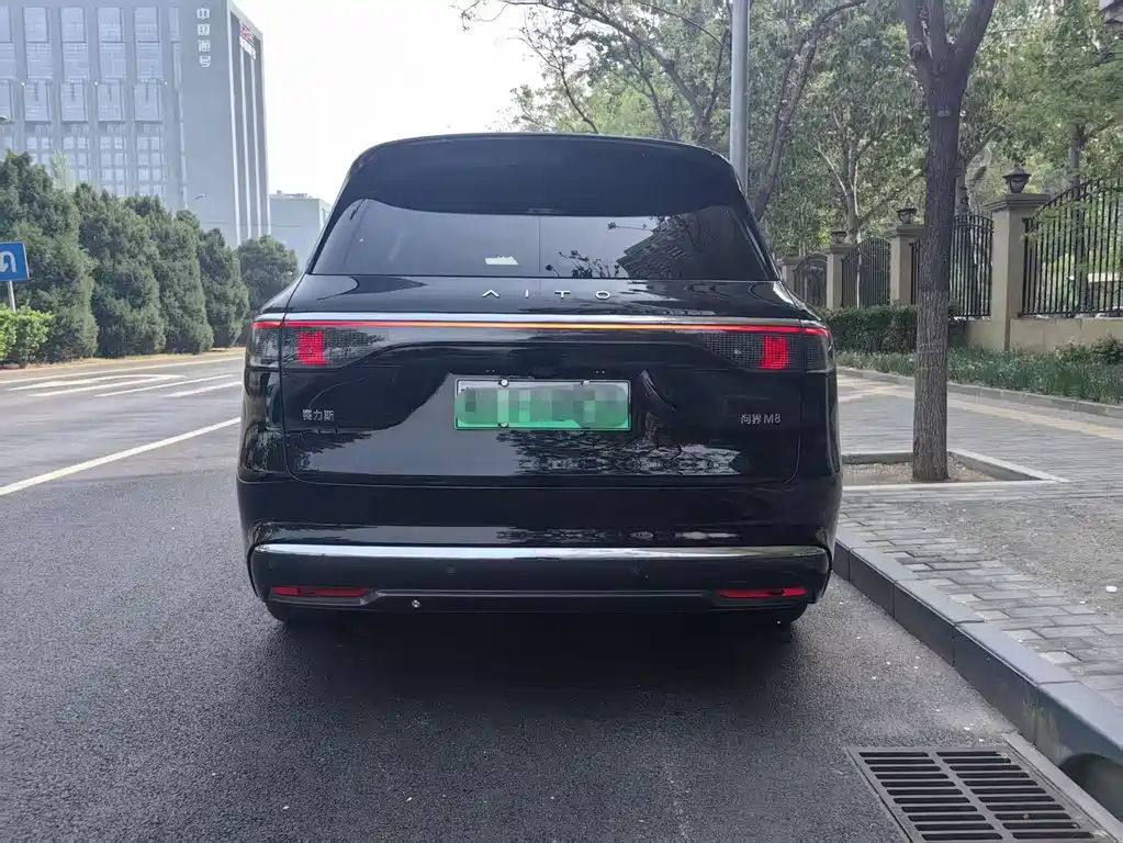 AITO M8 2025 EREV Ultra 53.4kWh 6-Seater 192-Line LiDAR