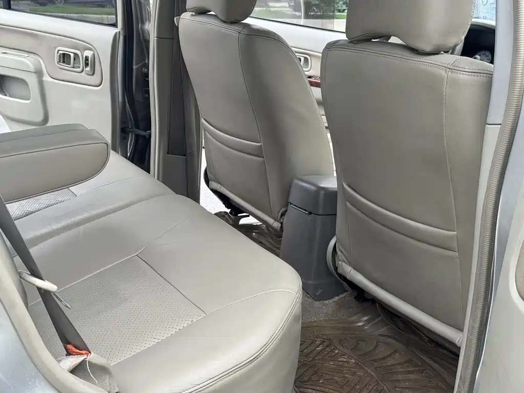 Nissan Paladin 2004 2.4L 4WD Luxury Edition