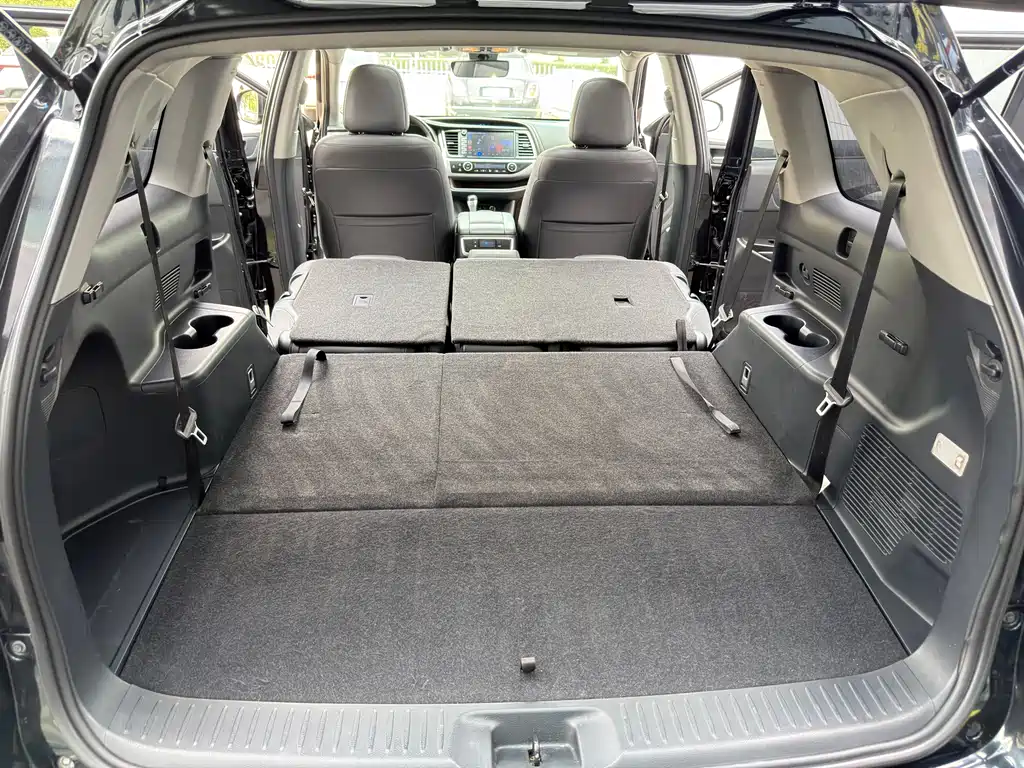 Toyota Highlander 2018 2.0T AWD Luxury Edition 7-Seater China V