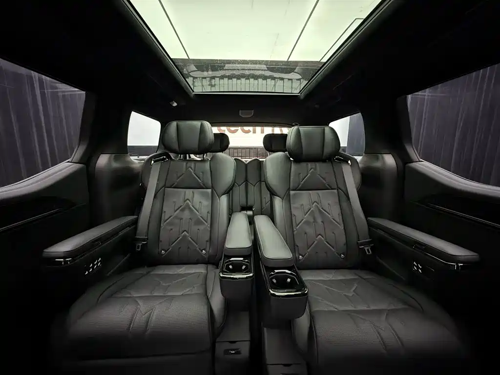 Zeekr 009 2024 Executive 6-Seater AWD 108kWh