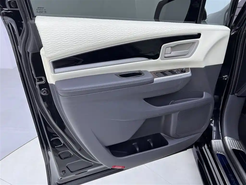 Toyota Sienna 2024 2.5L Hybrid Comfort Edition