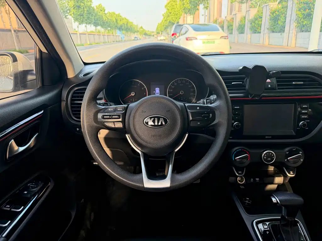 Kia KX Cross 2017 1.4L AT GLS
