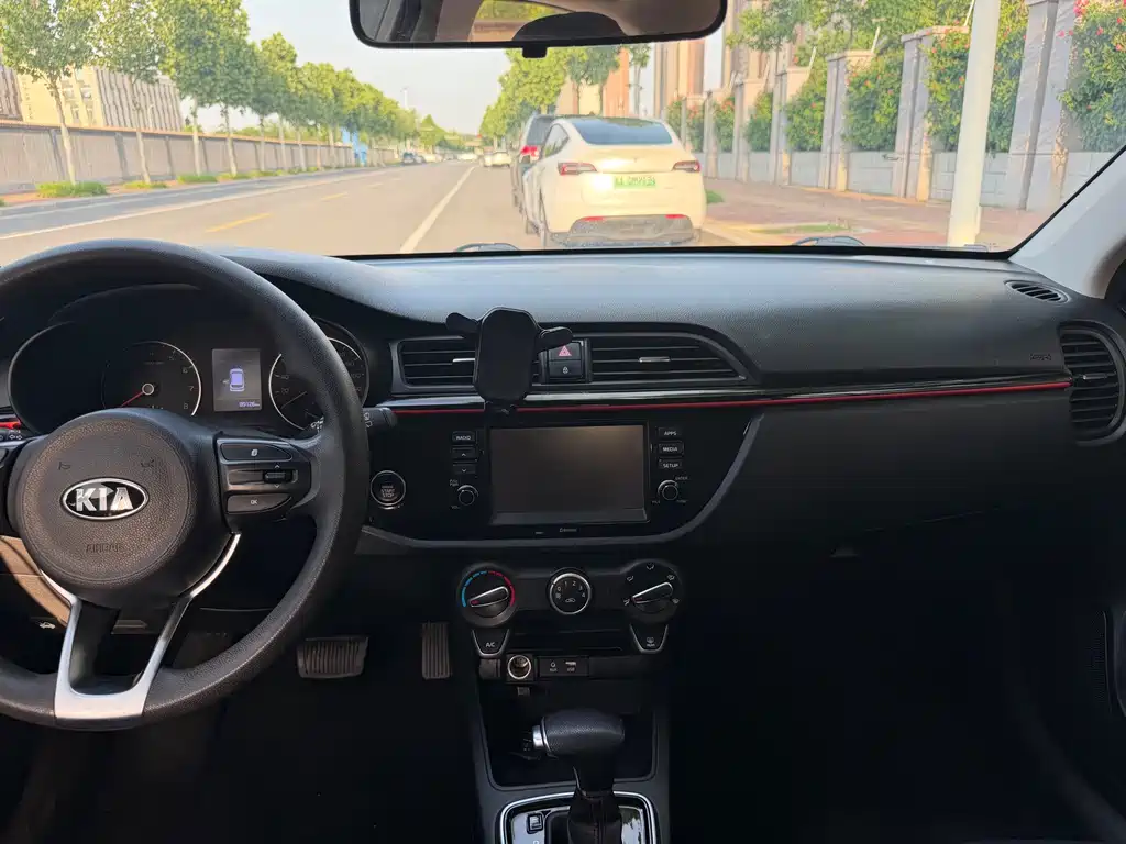 Kia KX Cross 2017 1.4L AT GLS