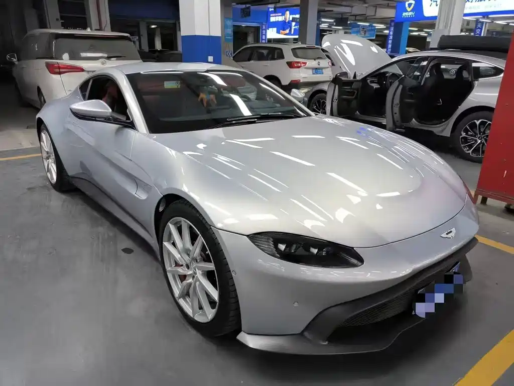 Aston Martin V8 Vantage 2018 4.0T V8 Coupe