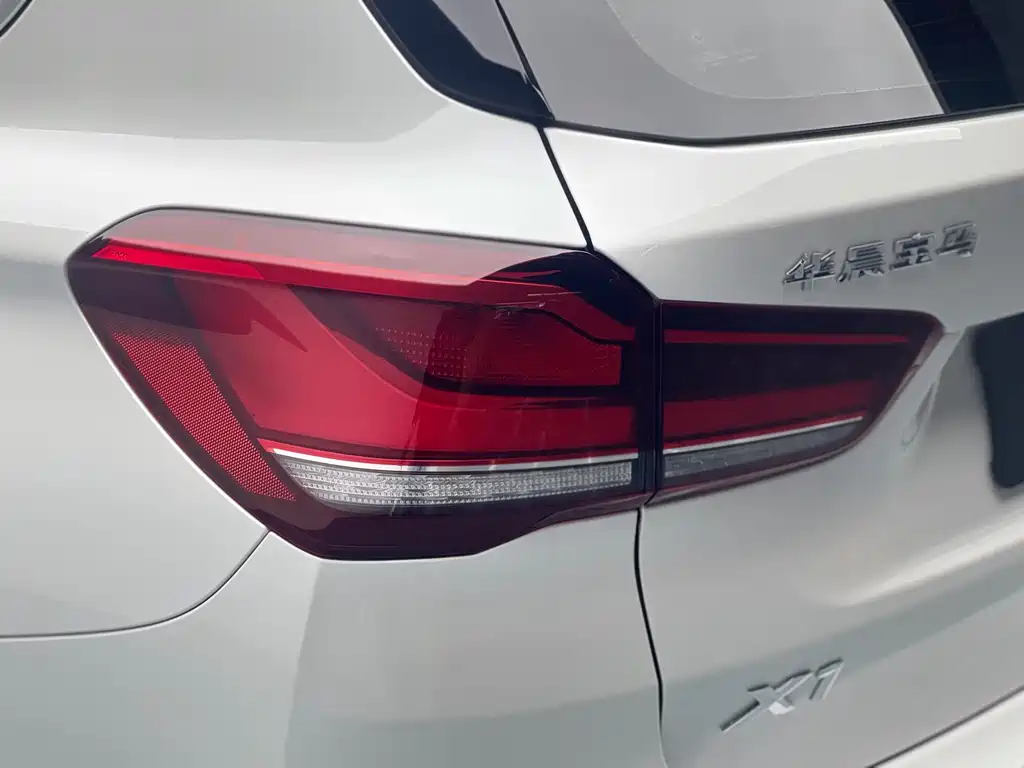 BMW X1 2021 sDrive25Li Leading Edition