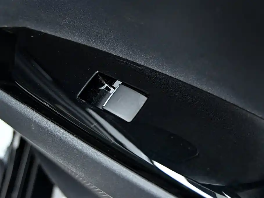 Camry 2024 2.0G Premium Edition