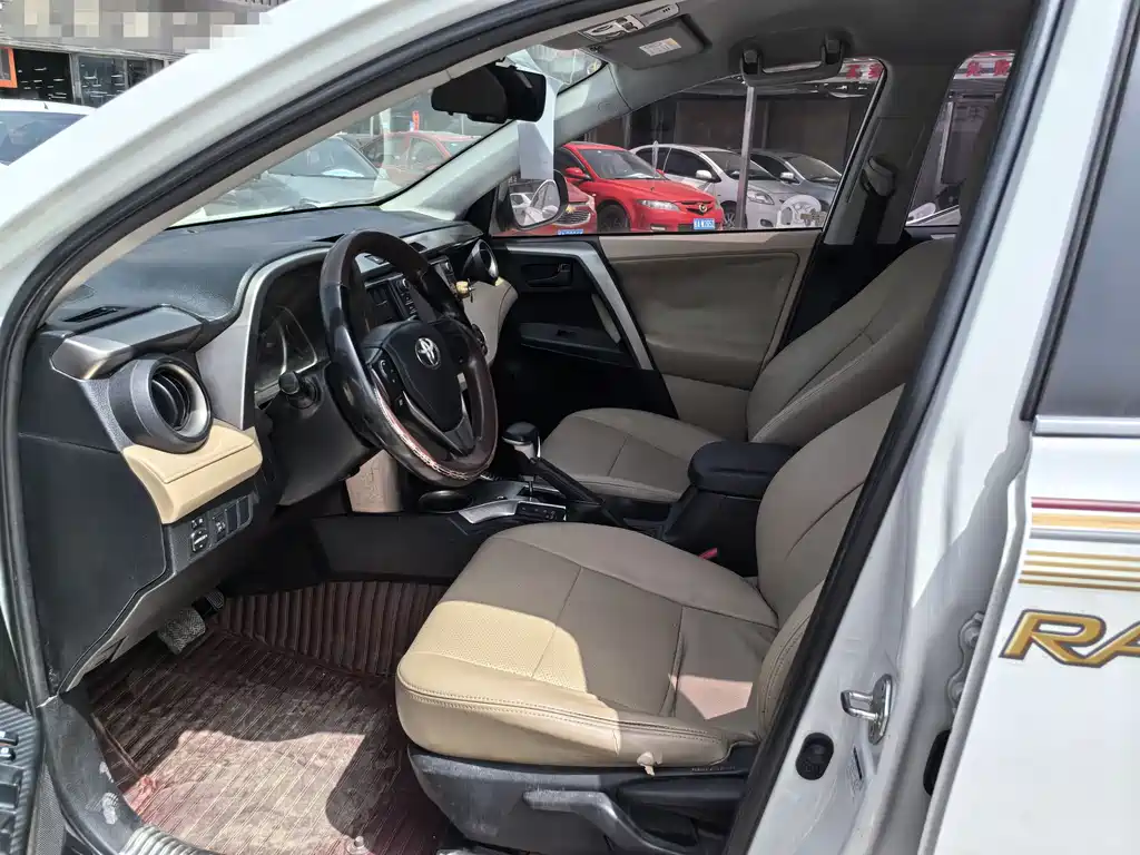 RAV4 2013 2.0L CVT 2WD Urban Edition