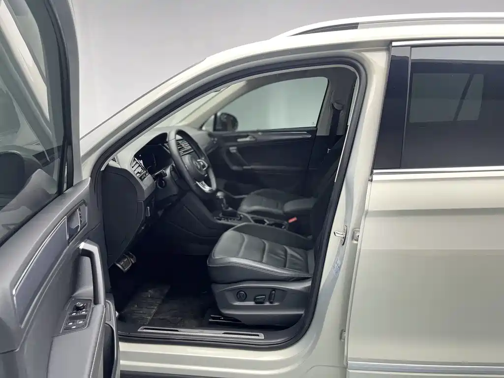 Volkswagen Tiguan L 2021 330TSI Automatic FWD R-Line Yuexiang Edition