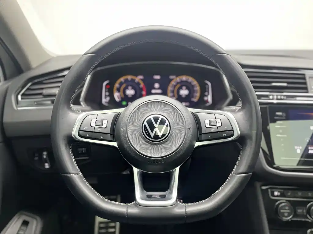 Volkswagen Tiguan L 2021 330TSI Automatic FWD R-Line Yuexiang Edition