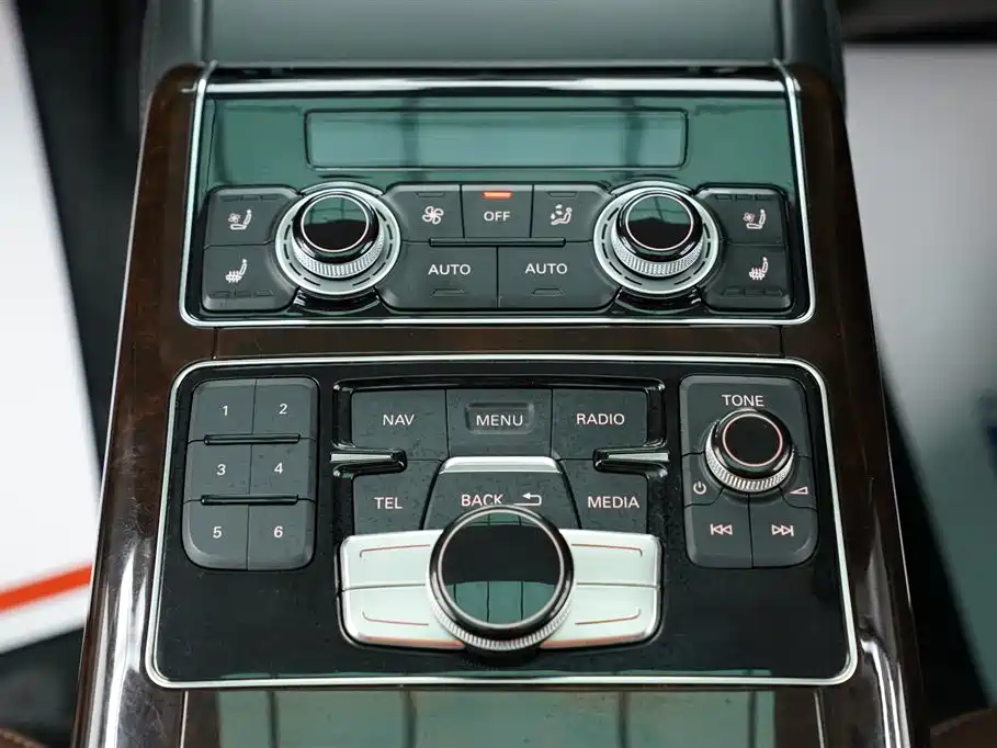 Audi A8L 45 TFSI quattro Luxury 2013