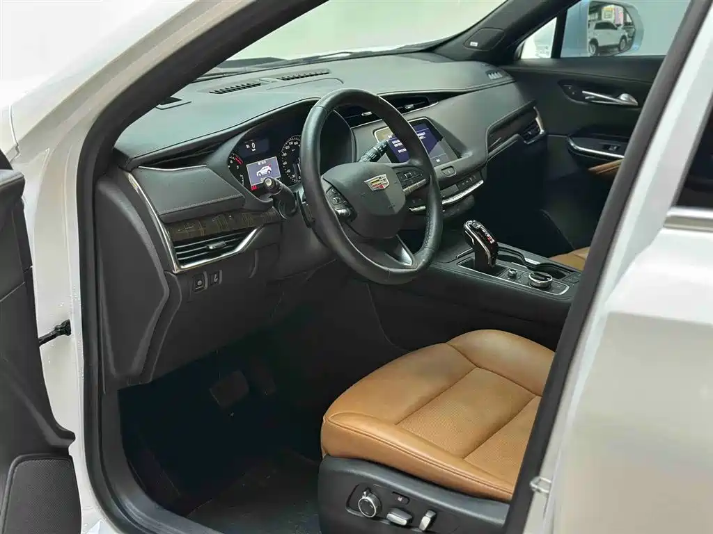Cadillac XT4 2022 28T FWD Luxury