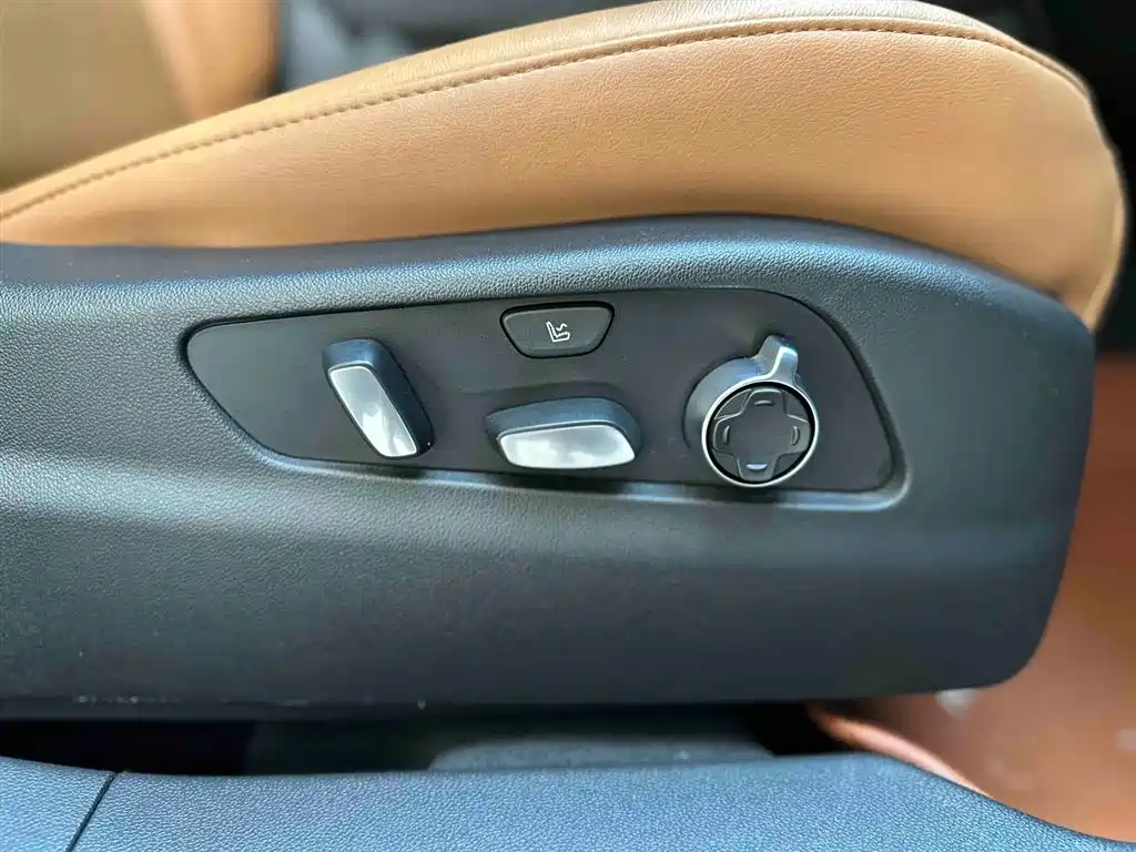 Cadillac XT4 2022 28T FWD Luxury