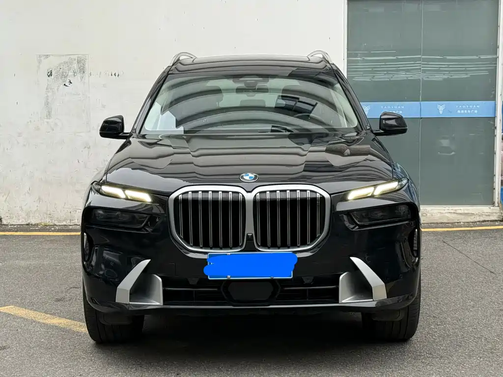 BMW X7 2023 xDrive40i Leading Trim Luxury Package