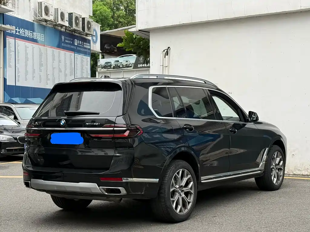 BMW X7 2023 xDrive40i Leading Trim Luxury Package