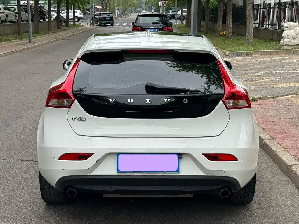 Volvo V40 2015 1.6T Kinetic