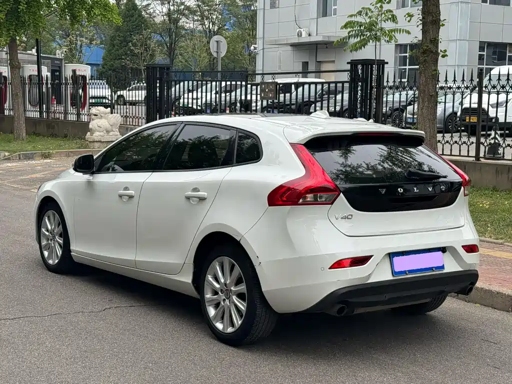 Volvo V40 2015 1.6T Kinetic