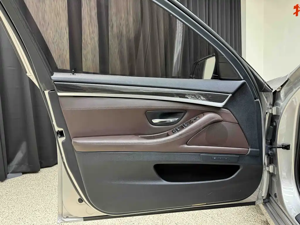 BMW 5 Series 2014 525Li Luxury Design Package