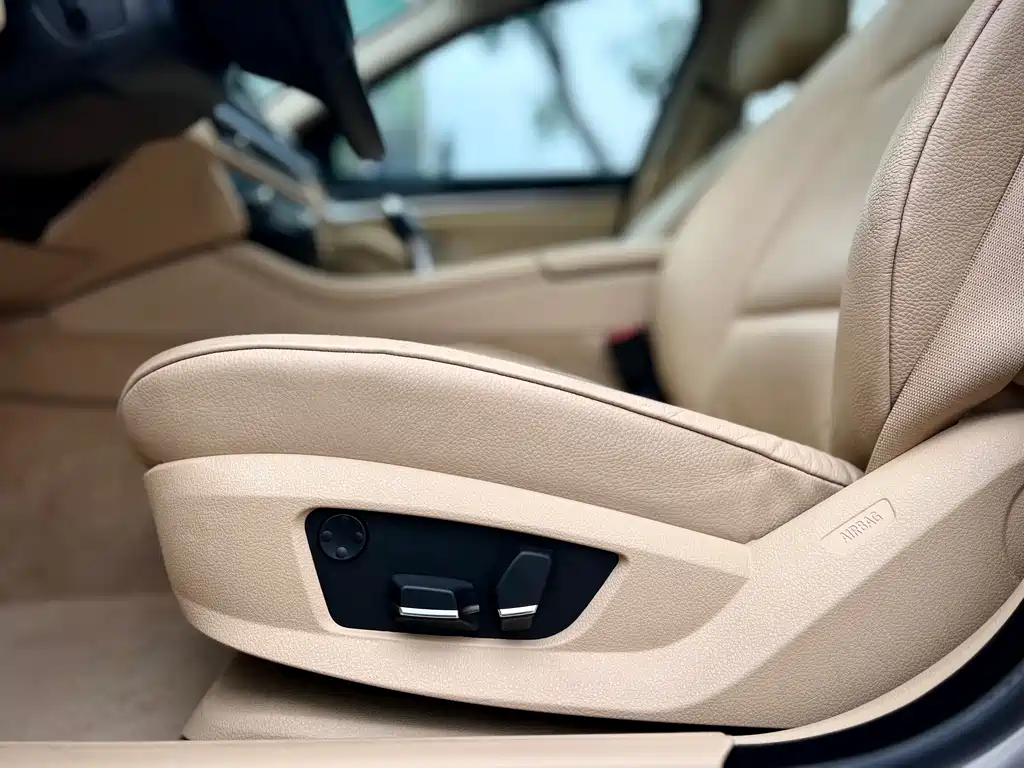 BMW 5 Series 2012 523Li Luxury