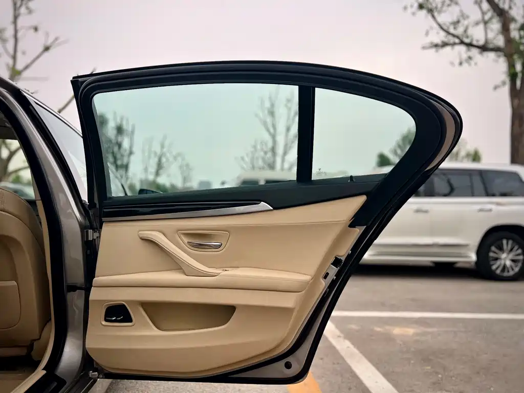 BMW 5 Series 2012 523Li Luxury