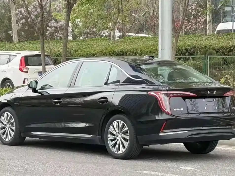 Hongqi E-QM5 2025 500km Travel Edition