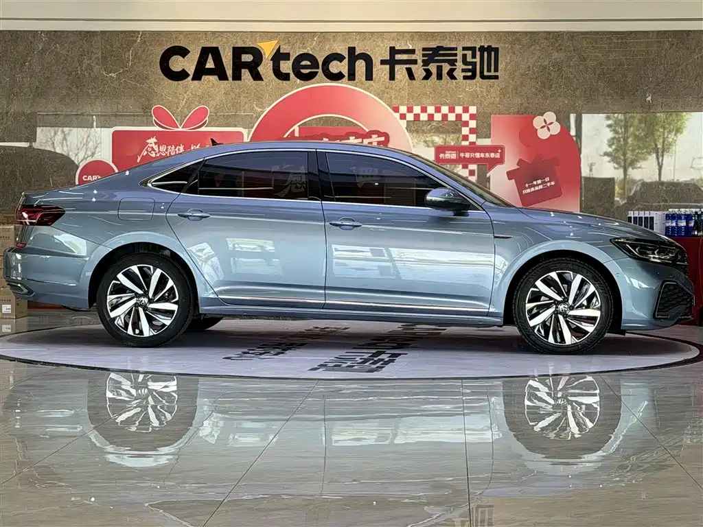 Volkswagen Passat 2022 330TSI Starlight Premium Edition