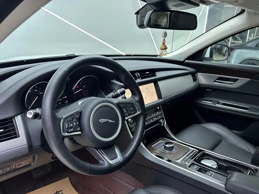 Jaguar XFL 2019 XFL 2.0T 200PS RWD Elite Edition