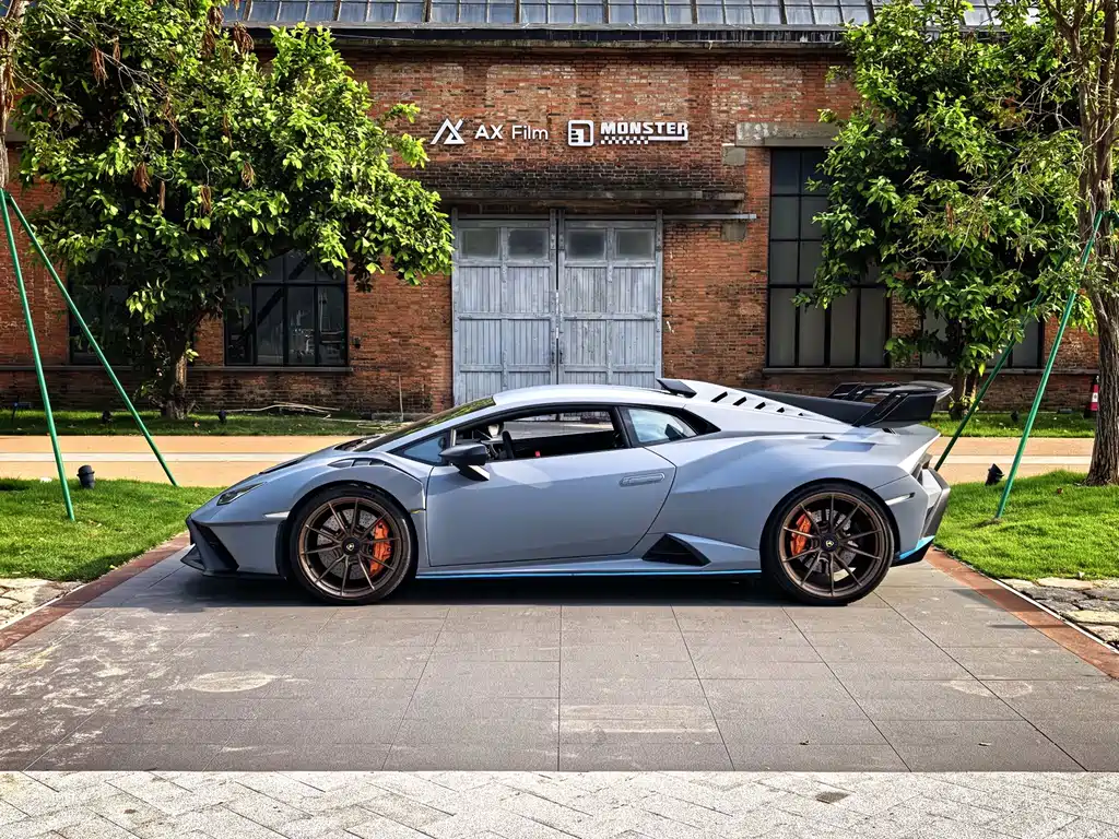 2021 Lamborghini Huracán STO