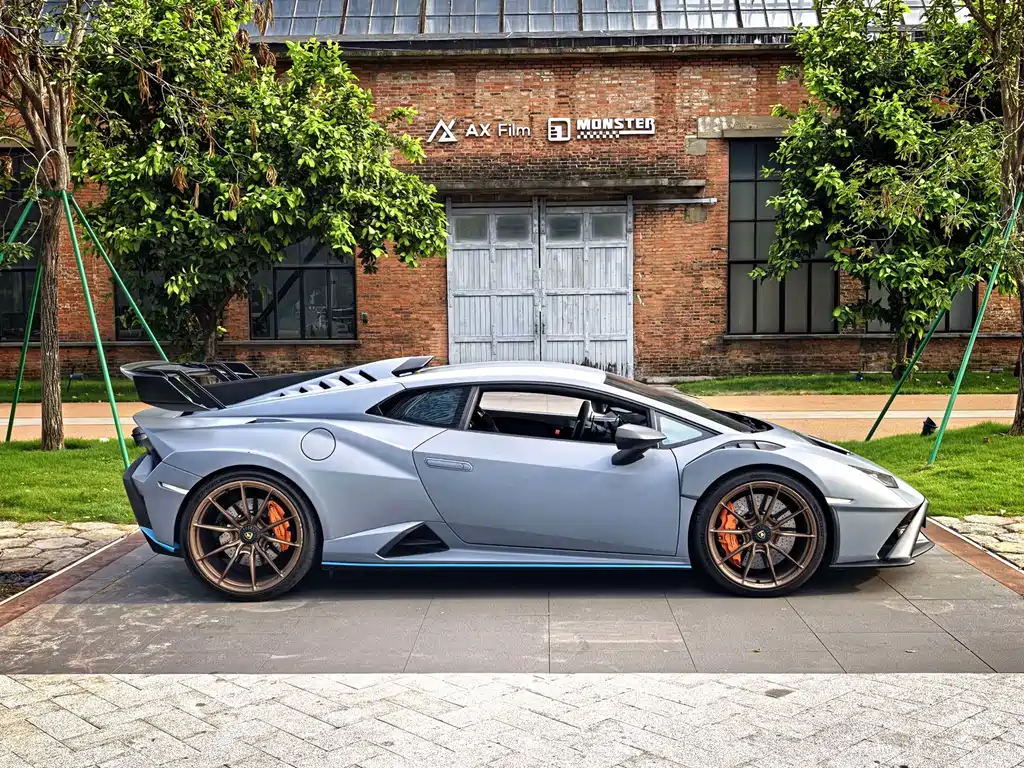 2021 Lamborghini Huracán STO