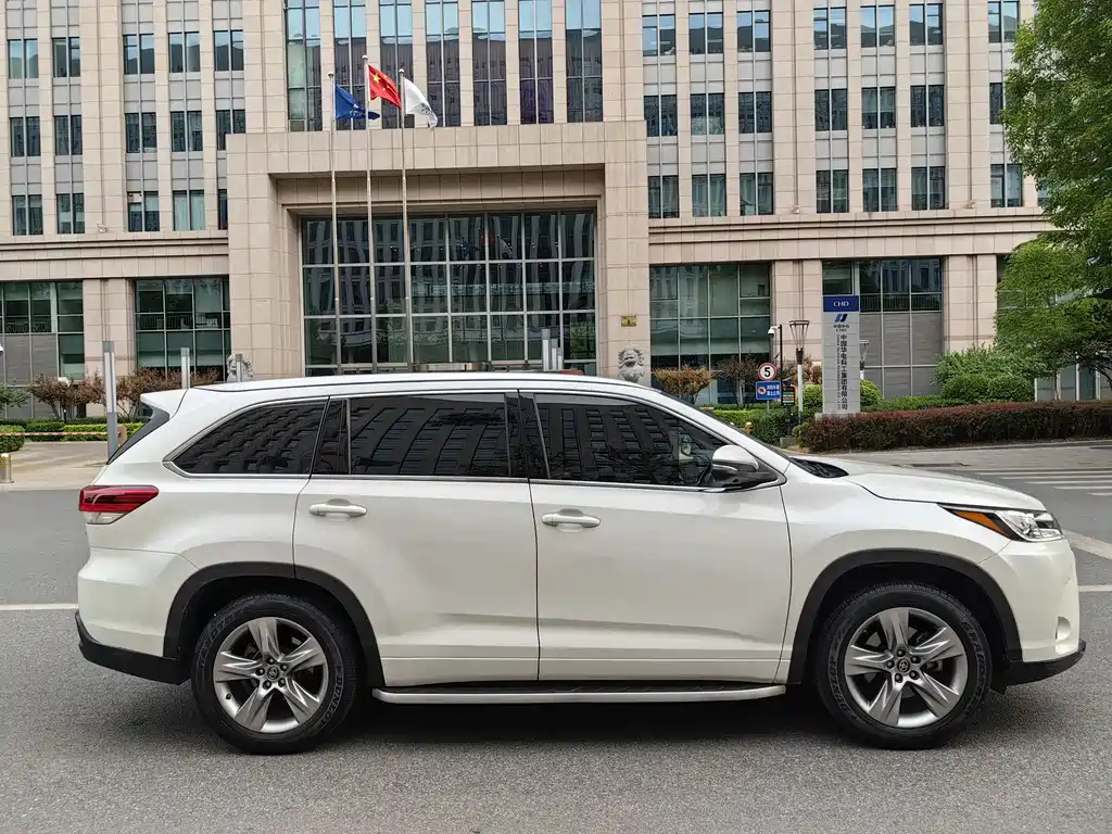 Toyota Highlander 2018 2.0T AWD Premium Edition 7-Seater China VI