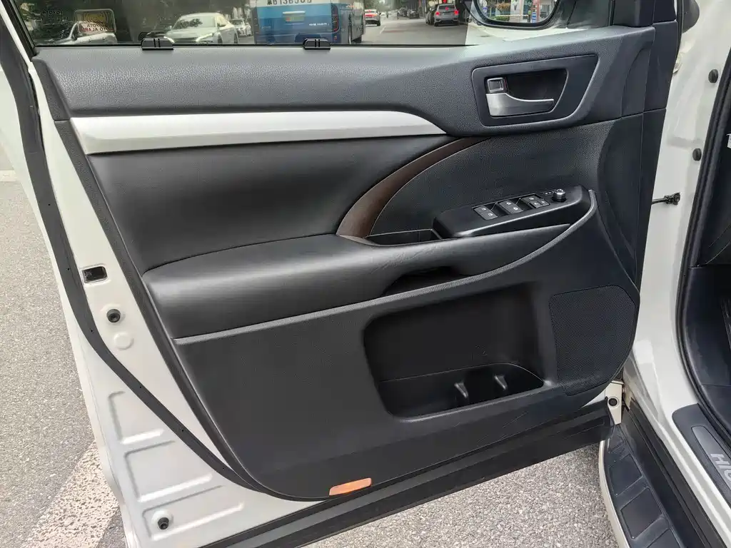 Toyota Highlander 2018 2.0T AWD Premium Edition 7-Seater China VI