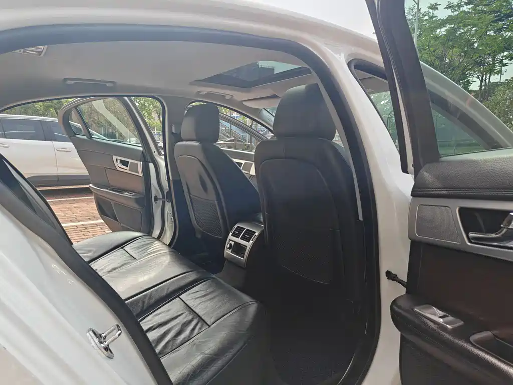 Jaguar XF 2015 XF 2.0T Fenghua Edition